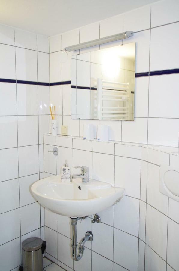 Ferien-Wohnung Am Menzer-Park Неккаргемюнд Экстерьер фото